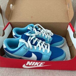 Nike women Sneakers in Blue and White